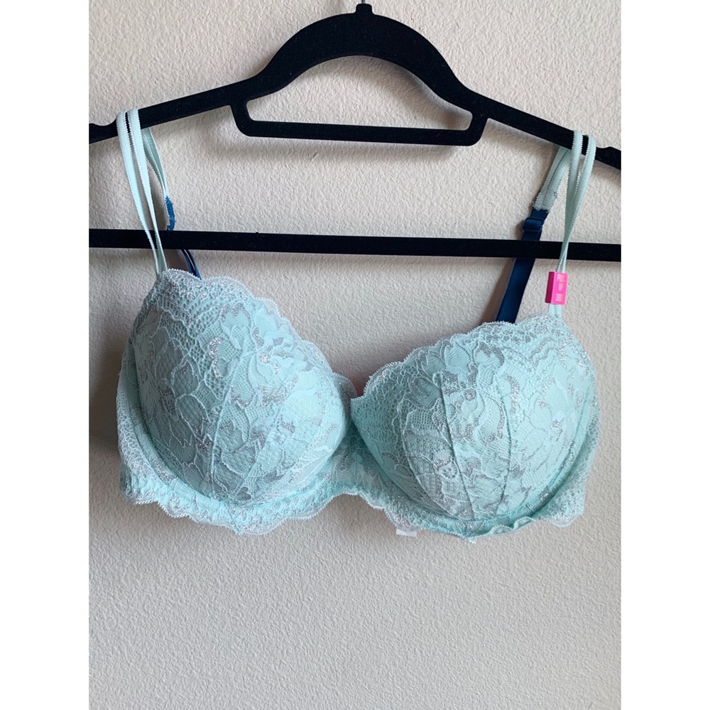NWT -VS PINK push up date night bra